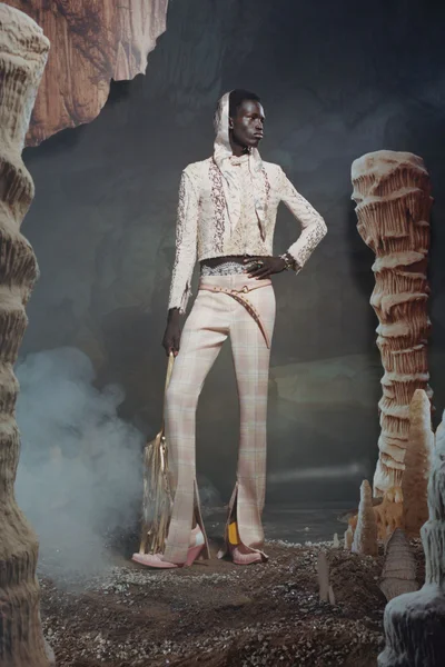 Look 16